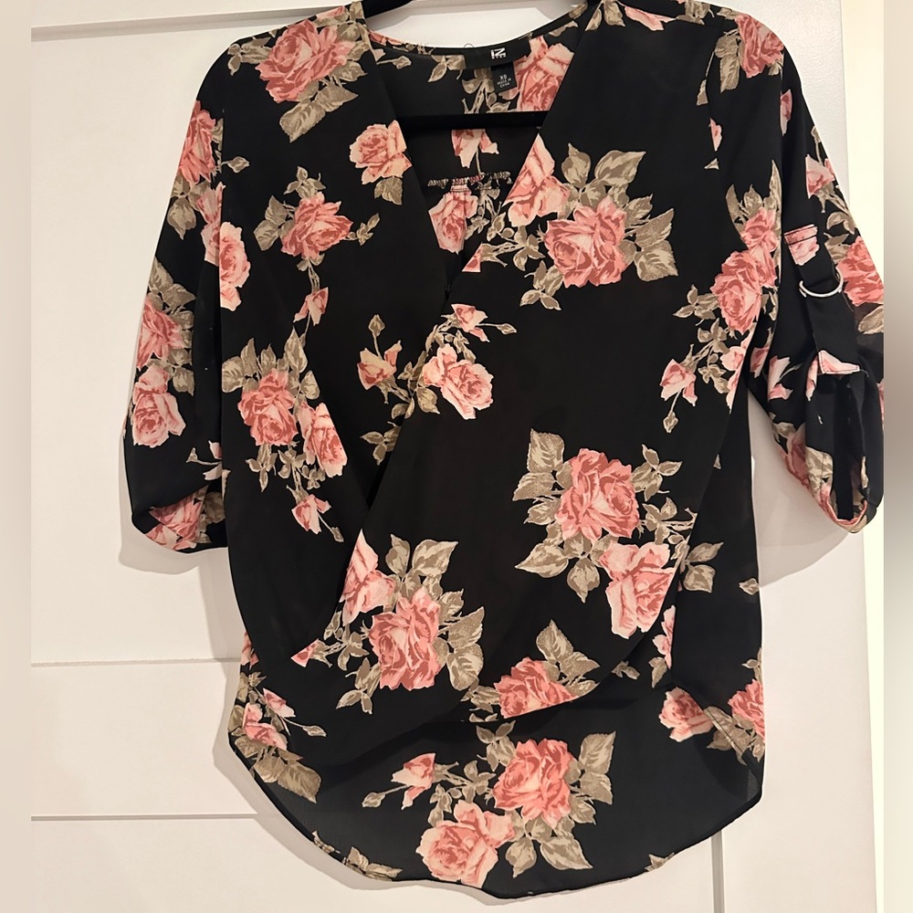 Floral half sleeve rose floral blouse IZ size XS